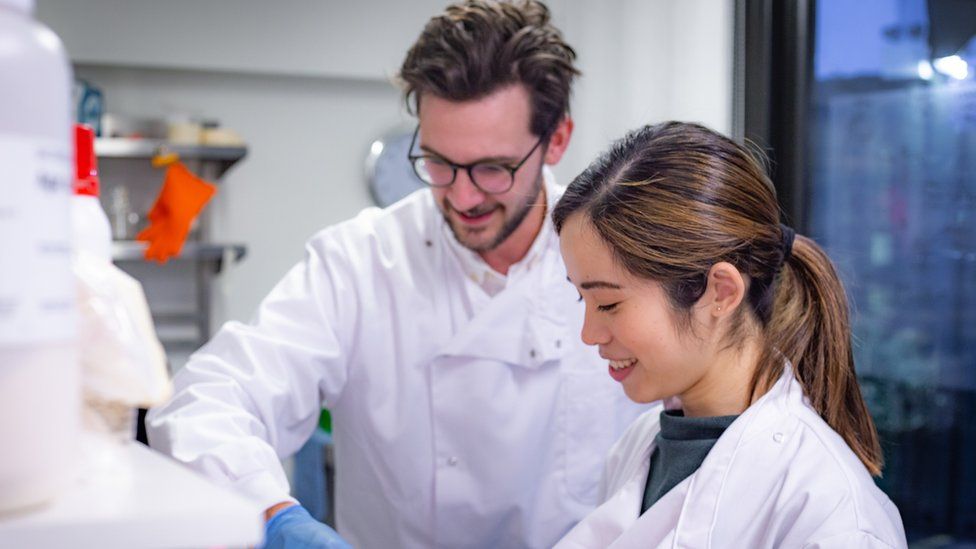 V laboratóriách Better Dairy vyrábajú mlieko a syry